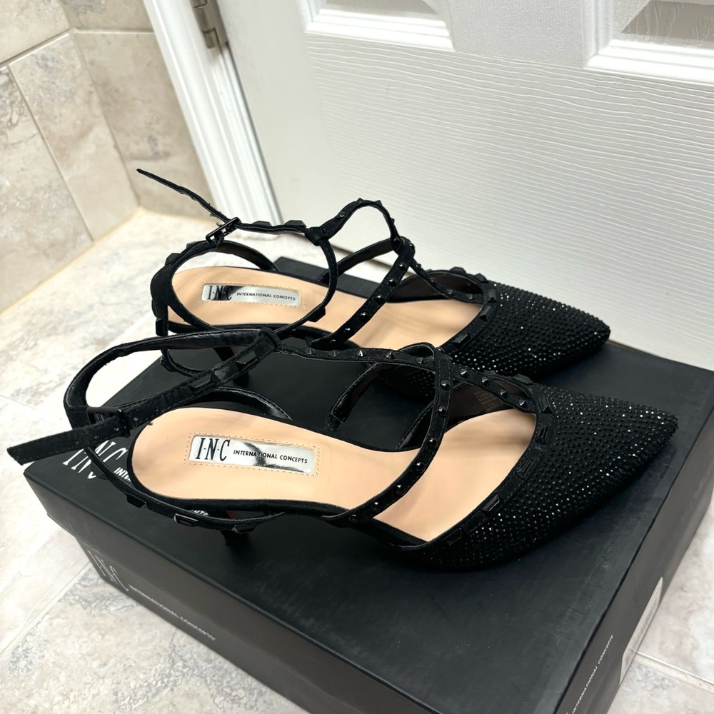 INC pointed toe black studded kitten heel pumps with ankle straps - Picture 4 of 7